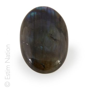 Labradorite en cabochon ovale pesant environ...