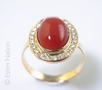 BAGUE CORAIL ET DIAMANTS
Bague en or jaune...