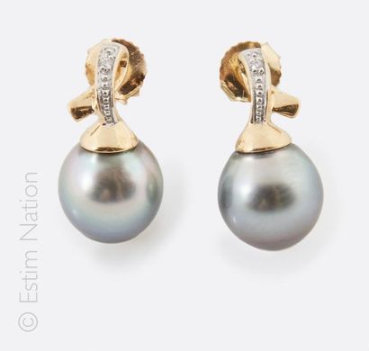 BOUCLES D'OREILLES PERLES DE TAHITI DIAMANTS
Paire...