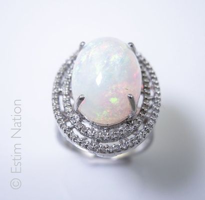 BAGUE OPALE DIAMANTS
Importante bague en...