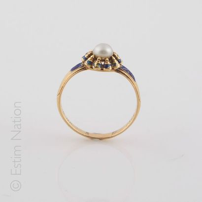 BAGUE EMAIL ET PERLES. FIN XIXème
Bague en...
