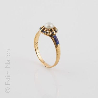 BAGUE EMAIL ET PERLES. FIN XIXème
Bague en...