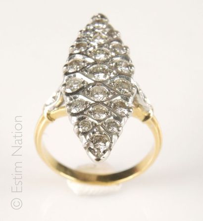 BAGUE DIAMANTS
Bague marquise en or gris...