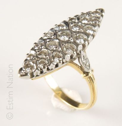 BAGUE DIAMANTS
Bague marquise en or gris...