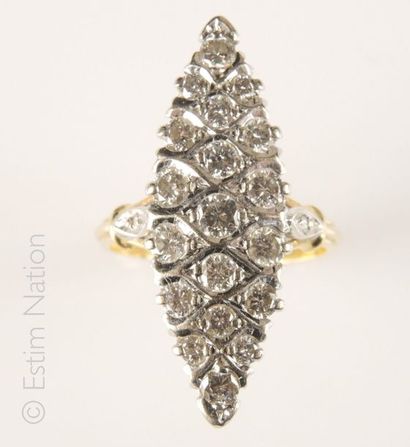 BAGUE DIAMANTS
Bague marquise en or gris...