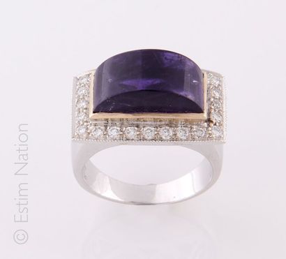 BAGUE AMETHYSTE DIAMANTS
Bague en or gris...