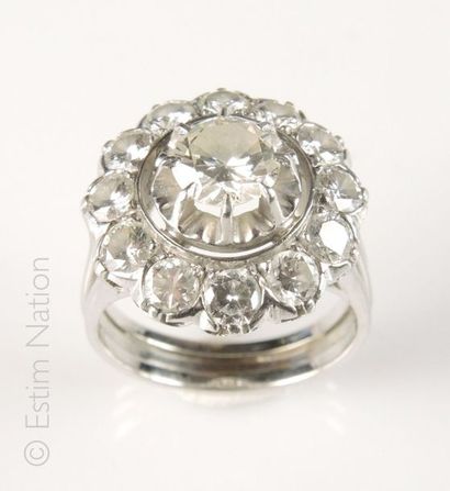 BAGUE DIAMANTS
Bague en or gris 18K 750/°°...