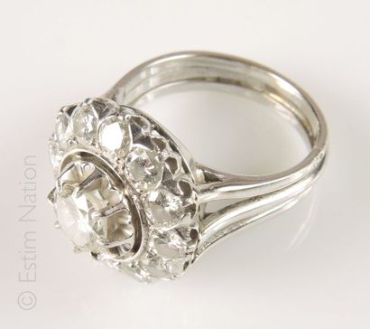 BAGUE DIAMANTS
Bague en or gris 18K 750/°°...