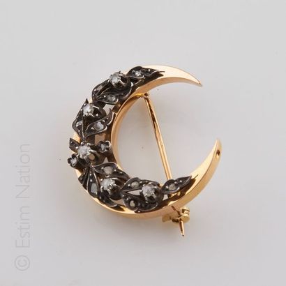 BROCHE CROISSANT DIAMANTS
Broche en or jaune...
