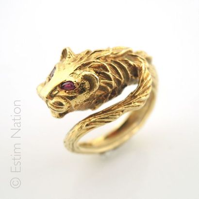 BAGUE LION
Bague en or jaune 18K 750/°° à...