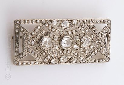 BROCHE ART DECO PLATINE OR ET DIAMANTS
Broche...