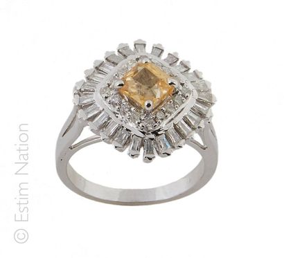 BAGUE SAPHIR JAUNE DIAMANTS
Bague en or gris...