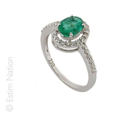 BAGUE EMERAUDE DIAMANTS
Bague en or gris...