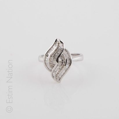 BAGUE DIAMANTS
Bague en or gris 18K (750/°°)...