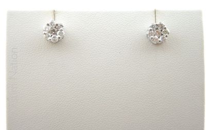 BOUCLES D'OREILLES DIAMANTS
Paire de boucles...