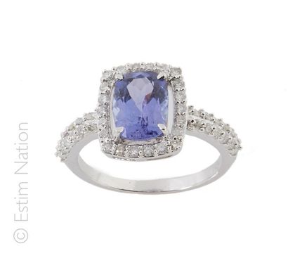 BAGUE TANZANITE DIAMANTS
Bague en or gris...