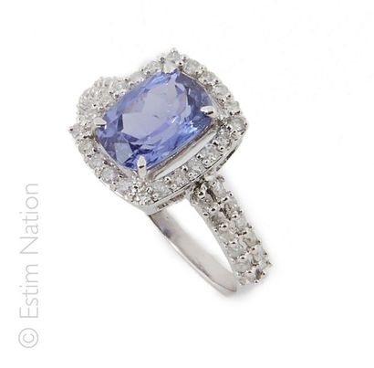 BAGUE TANZANITE DIAMANTS
Bague en or gris...