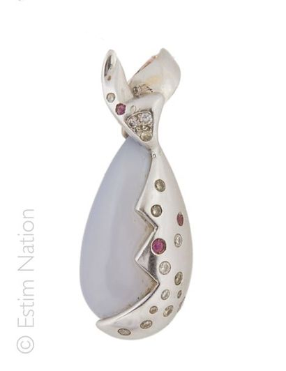 PENDENTIF CALCEDOINE
Pendentif composé d'une...
