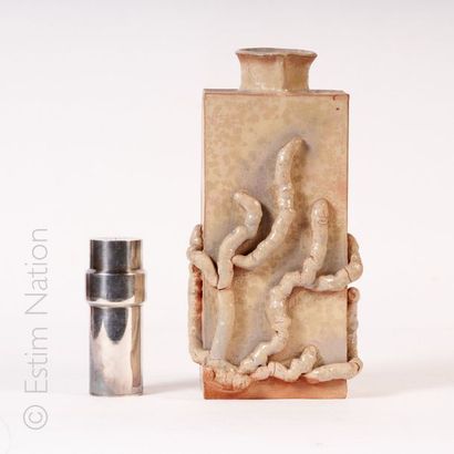 ARTISTE CONTEMPORAIN
Vase en terre cuite...