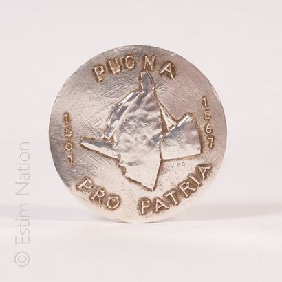 MEDAILLE ARGENT
Importante médaille en argent...