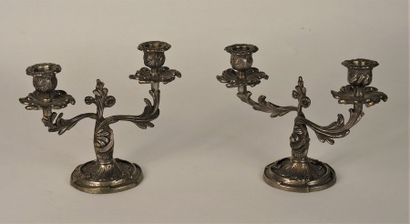 Paire de bougeoirs à deux branches de lumière...