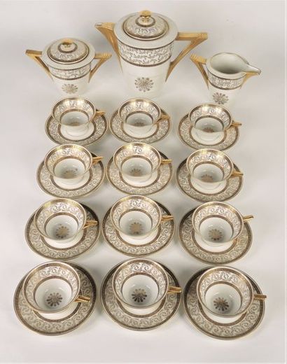 LIMOGES
Service à thé en porcelaine de Limoges...