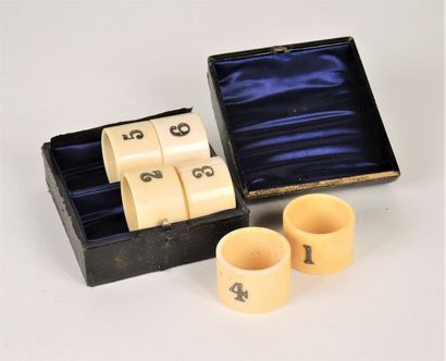 ARTS DE LA TABLE
Ensemble de 6 ronds de serviettes...