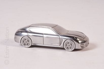 PORSCHE
Modèle réduit en métal figurant une...