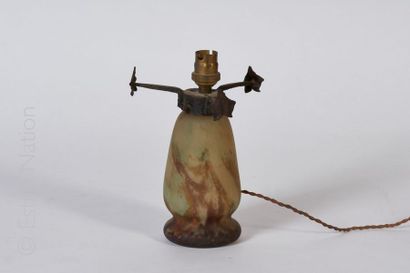 Muller Frères - Luneville
Petit pied de lampe...