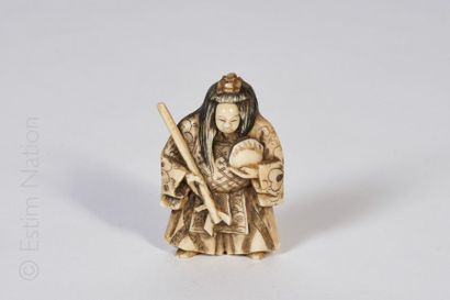 JAPON - vers 1920
Okimono en ivoire représentant...
