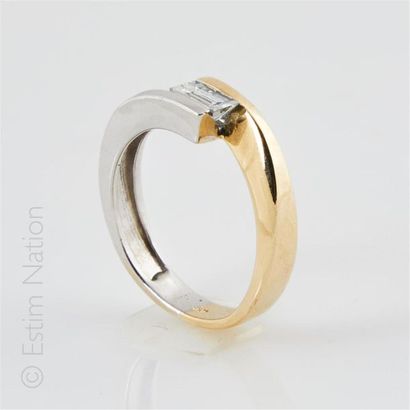 Bague en or deux tons 18K (750°/00) ornée...