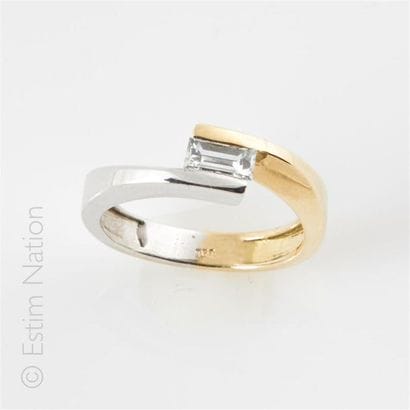 Bague en or deux tons 18K (750°/00) ornée...