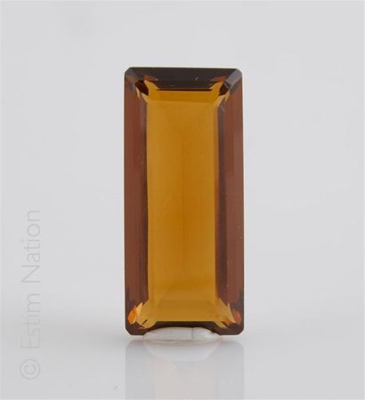 CITRINE FUMEE Citrine fumée de taille rectangulaire...