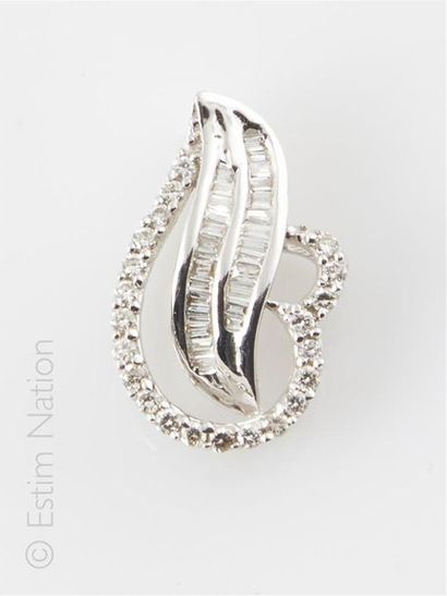 Pendentif diamants 
Pendentif en or gris...