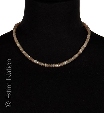 COLLIER PIERRES DE LUNE
Collier composé de...