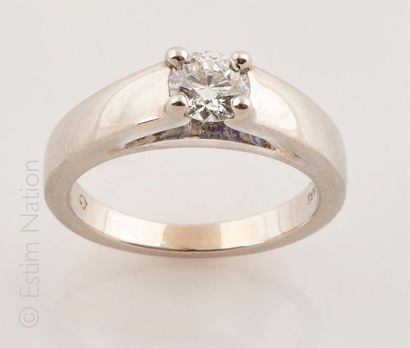 BULGARI
Bague en platine (850/°°) centré...