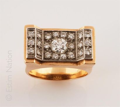 BAGUE CHEVALIERE
Importante bague chevalière...
