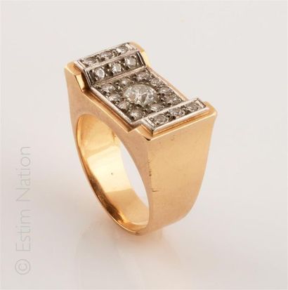 BAGUE CHEVALIERE
Importante bague chevalière...