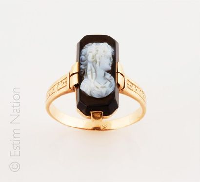 BAGUE CAMEE
Bague en or jaune 18K (750/°°)...