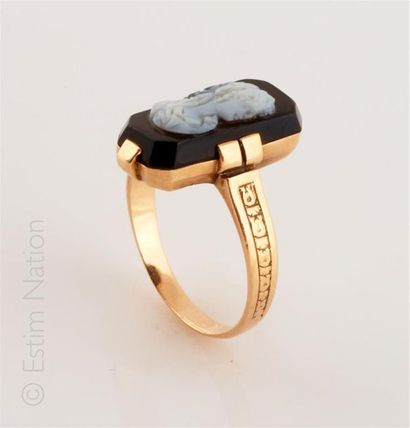 BAGUE CAMEE
Bague en or jaune 18K (750/°°)...