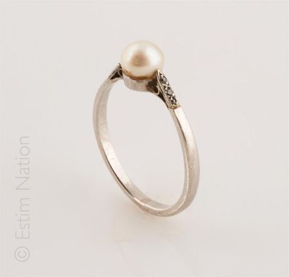 BAGUE OR PERLE
Bague en or gris 18K (750/°°)...