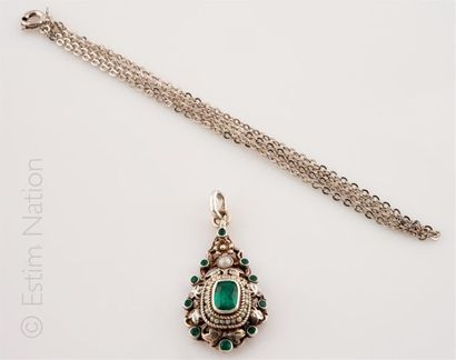 PENDENTIF AMETHYSTES 
Pendentif en argent...