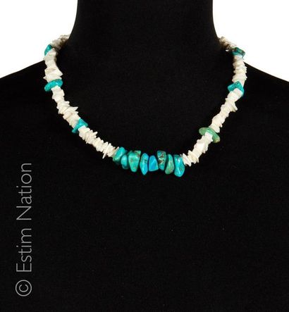 COLLIER TURQUOISE ET NACRE 
Collier composé...