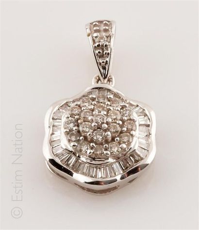 Pendentif diamants 
Pendentif en or gris...