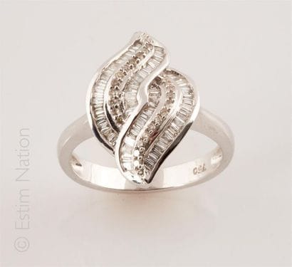 BAGUE MARQUISE DIAMANTS
Bague marquise en...