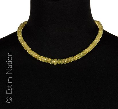 COLLIER PREHNITES
Collier composé de perles...