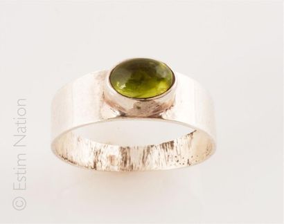 BAGUE PERIDOT
Bague en argent (925/°° centrée...