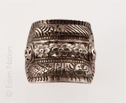 Bague d'homme en argent (800/°°) à décor...