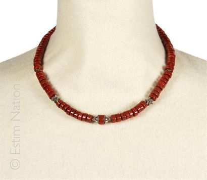 BIJOUX PIERRES ORNEMENTALES
Parure comprenant...