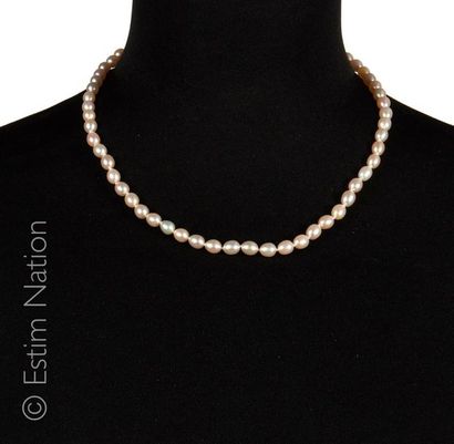 COLLIER PERLES
Collier composé de perles...